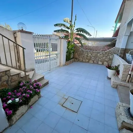 Kamarina House *
