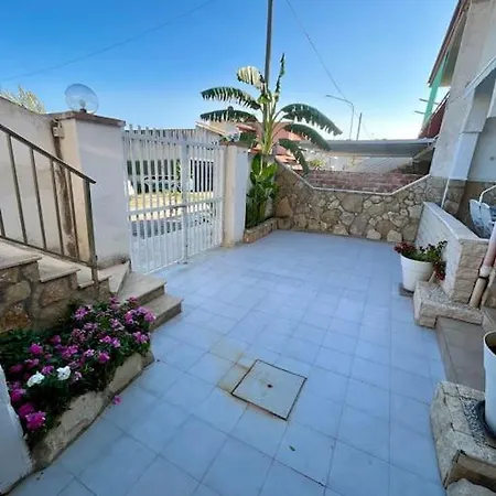 Kamarina House *